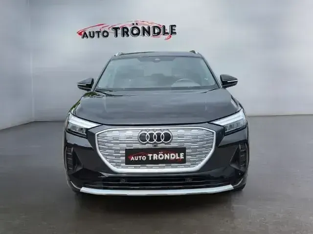 Gebraucht Audi Q4 e-tron Advanced 150 kW (204 PS) 2023 Mythosschwarz metallic SUV