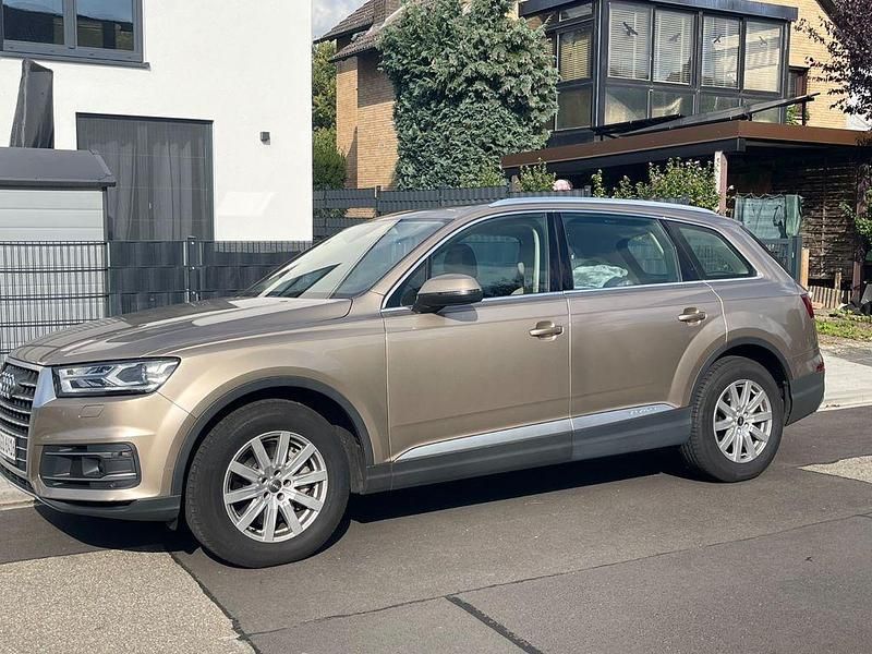 Beige Gebraucht 2019 Audi Q7 Ambiente SUV | 39.999 € (Guter Preis) - Bild 1/4
