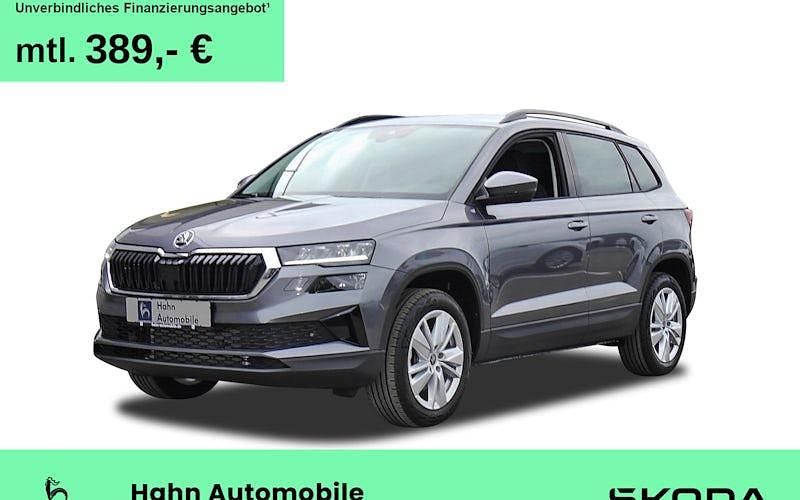 Grau Neu 2025 Skoda Karoq Selection SUV | 39.980 € (Teuer) - Bild 1/4