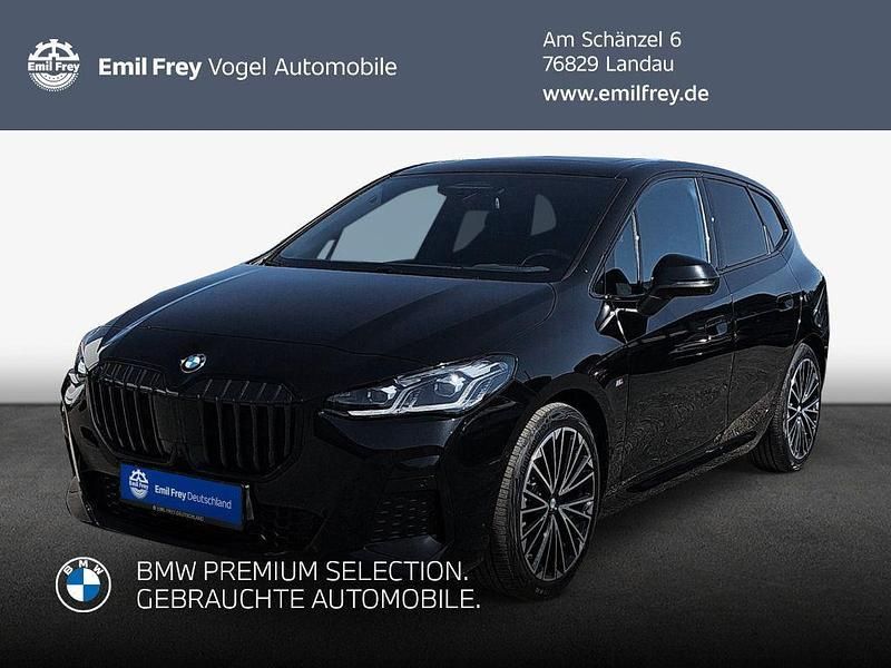 Schwarz Gebraucht 2022 BMW 218 Active Tourer Performance Van / Kleinbus | 29.490 € (Teuer) - Bild 1/3