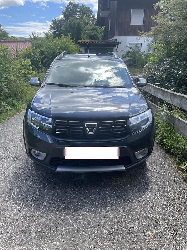 Grau Gebraucht 2019 Dacia Logan MCV Stepway Kombi | 7.499 € (Guter Preis) - Bild 1/4
