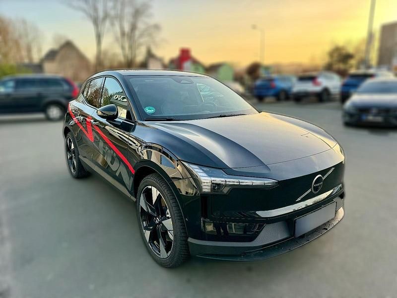 Schwarz metallic Gebraucht 2023 Volvo EX30 Performance SUV | 51.050 € - Bild 1/4