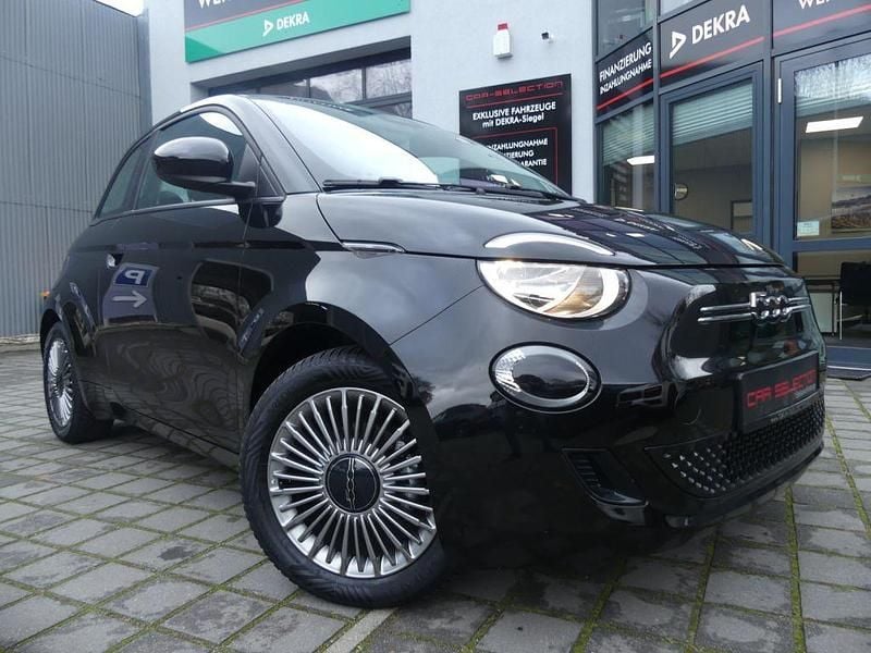 Onyx schwarz (metallic) Gebraucht 2023 Fiat 500e Kleinwagen | 15.799 € (Guter Preis) - Bild 1/4