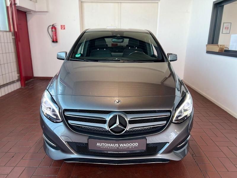 Gebraucht Mercedes B200 156 PS (114 kW) 2018 Grau Van / Kleinbus