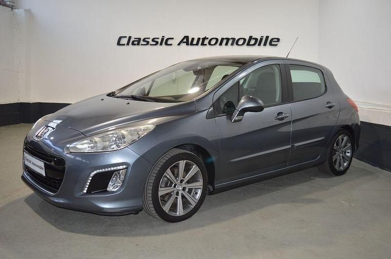 Grau Gebraucht 2011 Peugeot 308 Allure Limousine | 4.400 € (Etwas zu teuer) - Bild 1/4