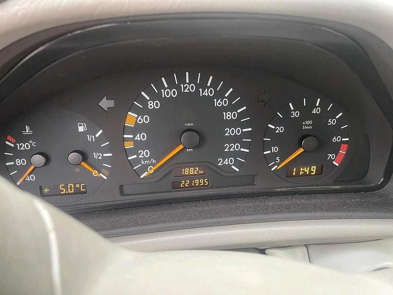 Blau Gebraucht 1999 Mercedes CLK200 Coupé | 2.200 € (Fairer Preis) - Bild 1/4