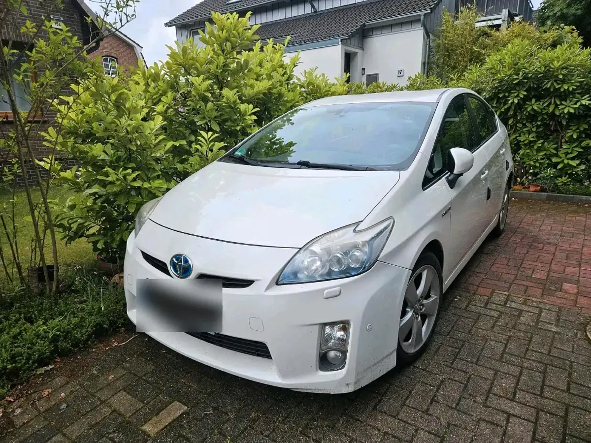 Gebraucht Toyota Prius 136 PS (100 kW) 2010 Weiß Kleinwagen