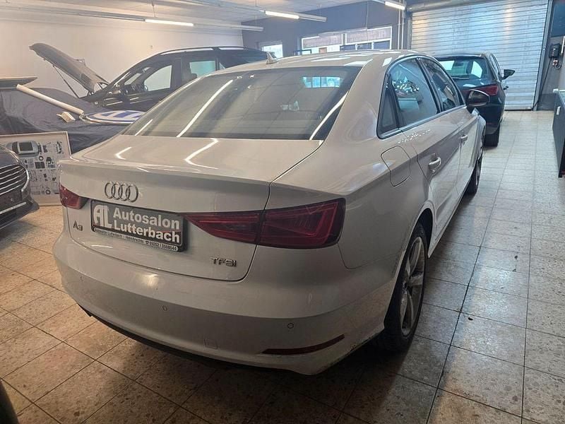 Gebraucht Audi A3 Comfort 125 PS (91 kW) 2015 Weiß Limousine