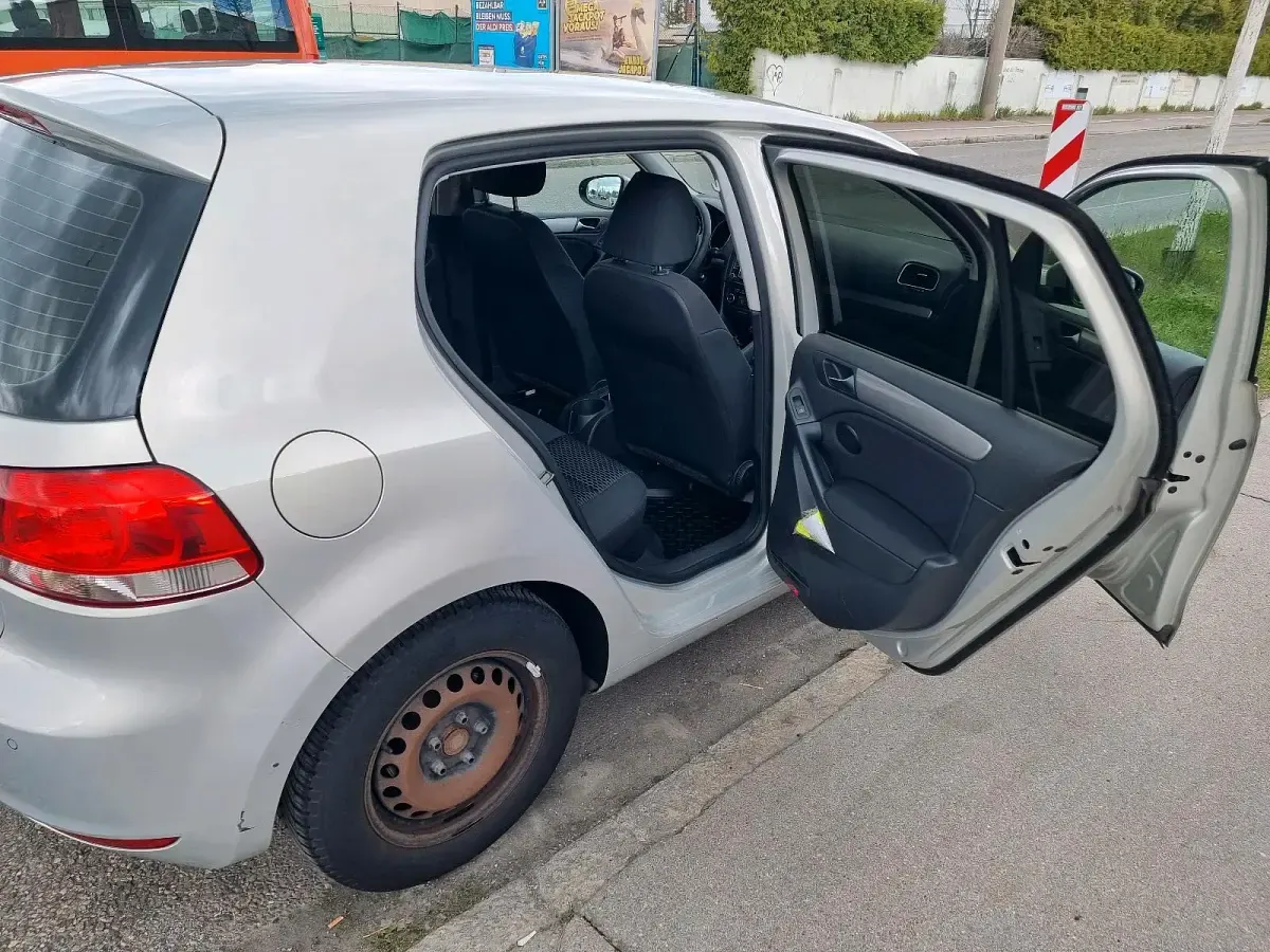 Gebraucht VW Golf VI 80 PS (58 kW) 2011 Grau Kleinwagen