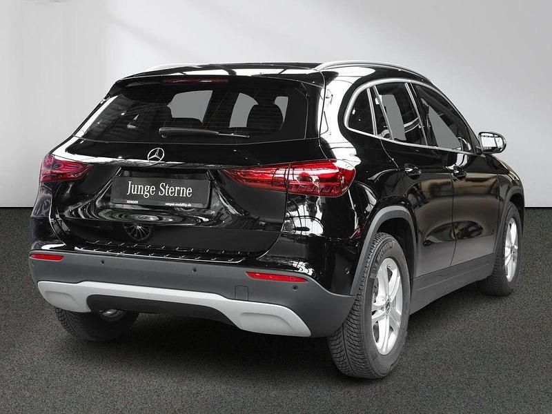 Gebraucht Mercedes GLA200 163 PS (119 kW) 2024 Unilack nachtschwarz SUV