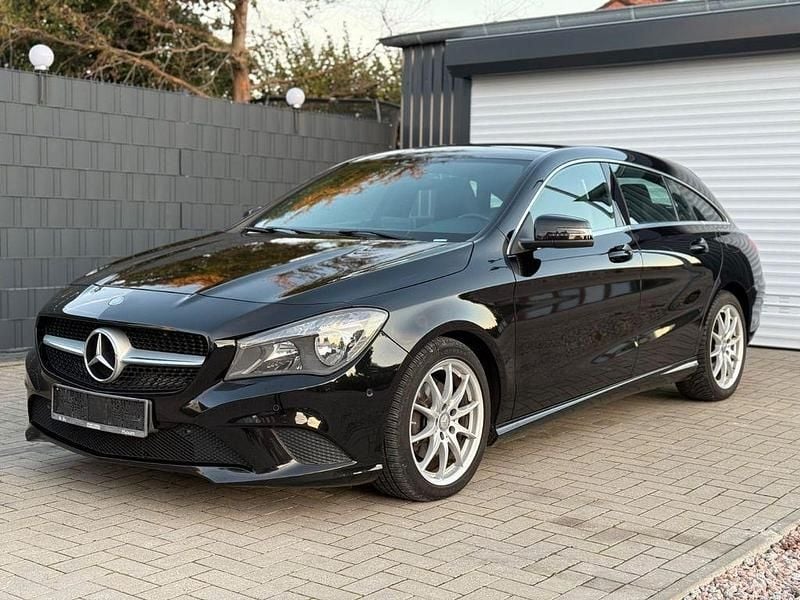 Schwarz Gebraucht 2015 Mercedes CLA200 Shooting Brake Kombi | 9.790 € (Guter Preis) - Bild 1/4