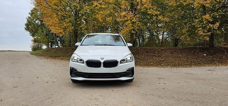 Weiß Gebraucht 2018 BMW 218 Kombi | 15.699 € (Fairer Preis) - Bild 1/4