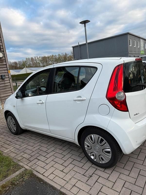 Gebraucht Opel Agila 68 PS (50 kW) 2014 Weiß Kleinwagen