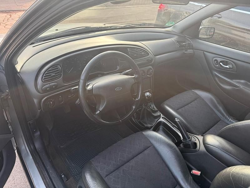 Gebraucht Ford Mondeo 170 PS (125 kW) 2000 Silber Limousine