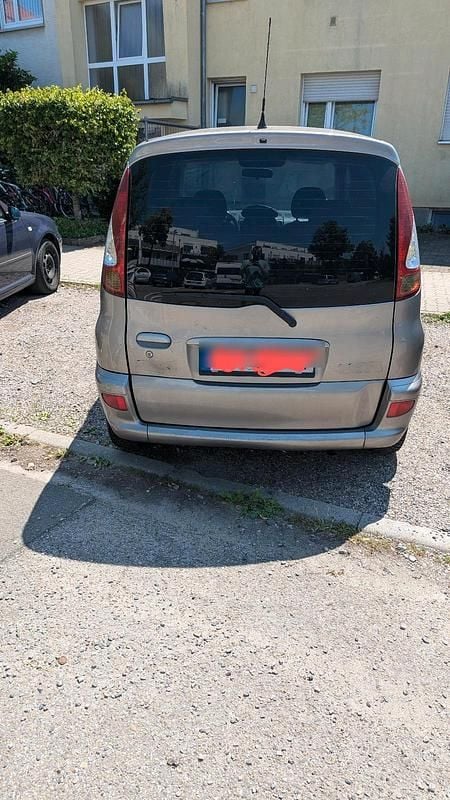 Silber Gebraucht 2004 Toyota Yaris Verso Van / Kleinbus | 2.200 € - Bild 1/4