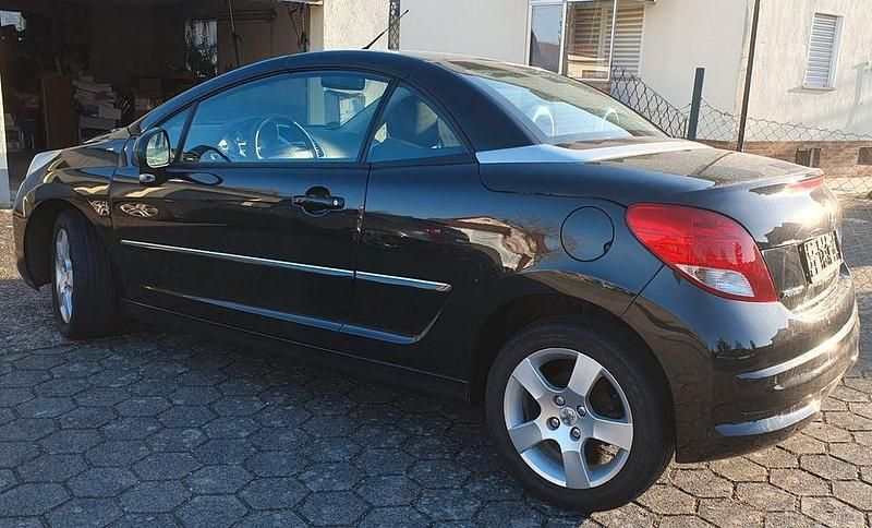 Gebraucht Peugeot 207 CC 120 PS (88 kW) 2011 Schwarz Cabrio