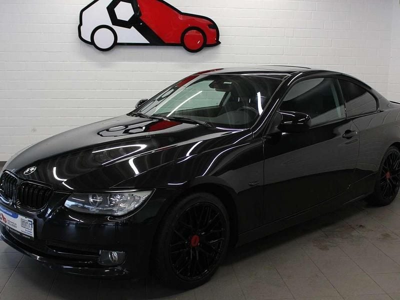 Gebraucht BMW 318 143 PS (105 kW) 2012 Black sapphire metallic Coupé