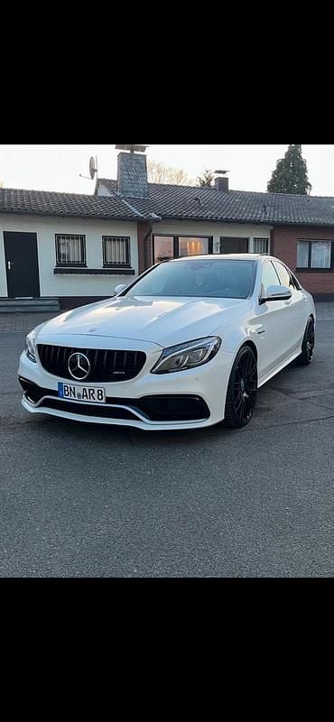 Weiß Gebraucht 2018 Mercedes C63S AMG AMG Limousine | 51.900 € (Fairer Preis) - Bild 1/4