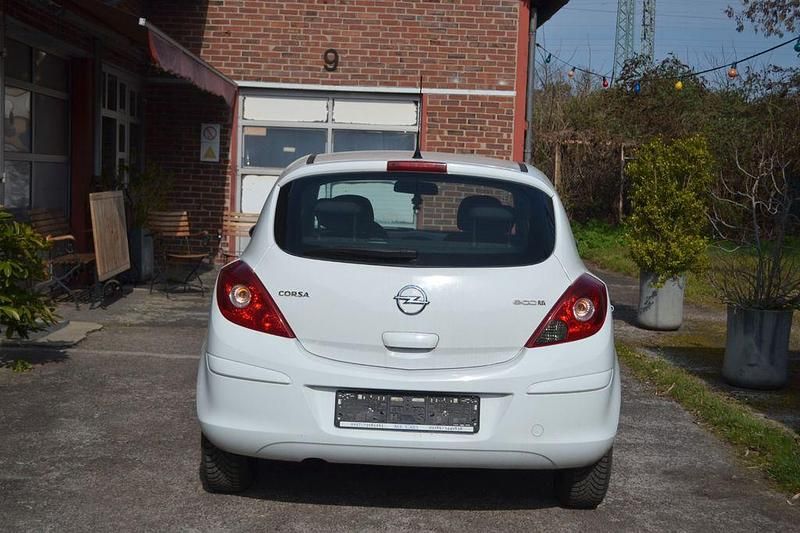 Gebraucht Opel Corsa 69 PS (50 kW) 2012 Weiß Kleinwagen