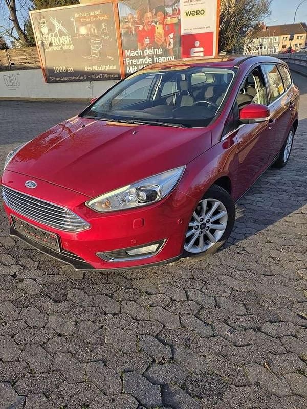 Gebraucht Ford Focus Trend 125 PS (91 kW) 2015 Rot Kombi