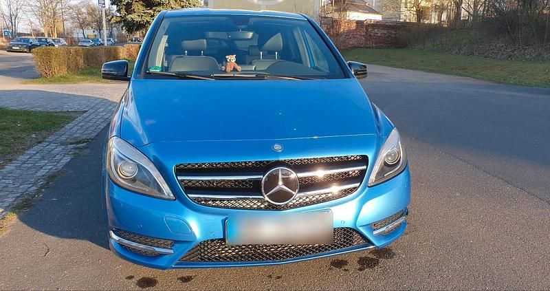 Gebraucht Mercedes B180 122 PS (89 kW) 2014 Blau Van / Kleinbus