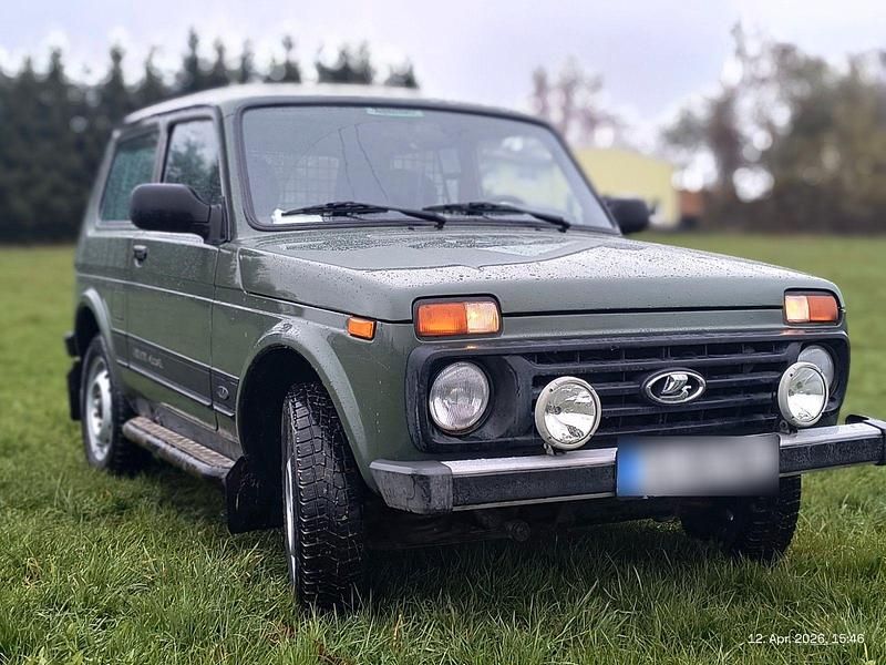 Usata Lada Urban 83 CV (61 kW) 2017 Verde SUV