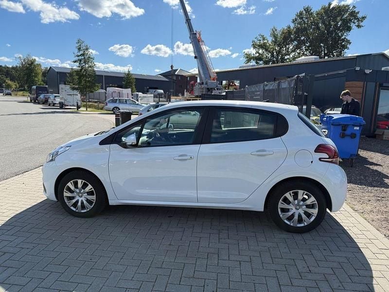 Gebraucht Peugeot 208 Active 82 PS (60 kW) 2019 Weiß Kleinwagen