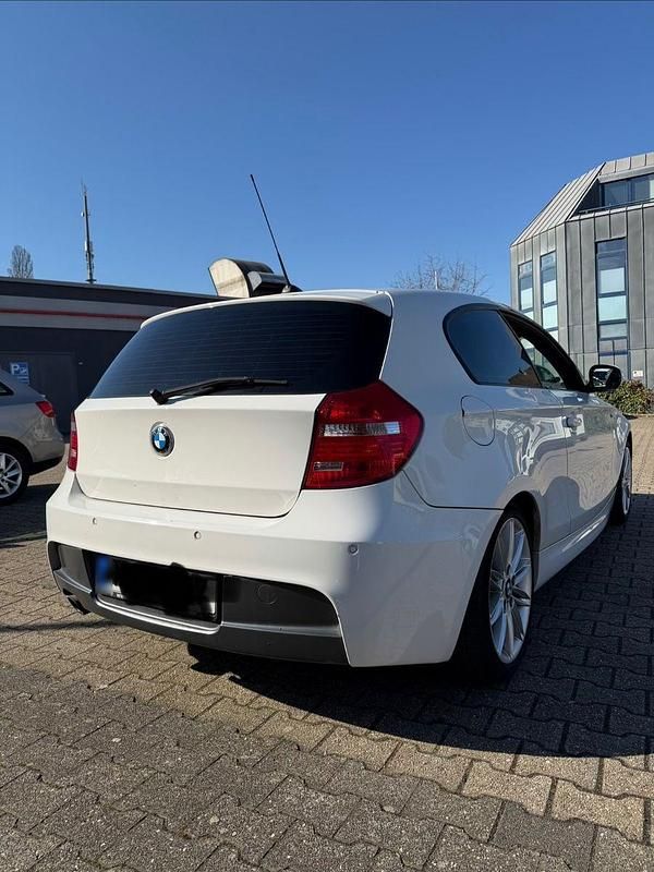 Gebraucht BMW 116 Performance 122 PS (89 kW) 2010 Weiß Kleinwagen