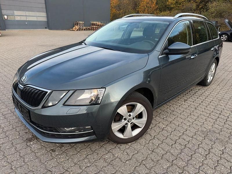 Grau Gebraucht 2019 Skoda Octavia Style Kombi | 10.500 € (Superpreis) - Bild 1/4