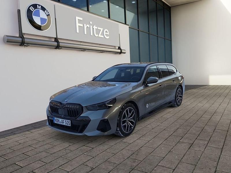 Grau Gebraucht 2025 BMW 520 M Sport Kombi | 65.400 € (Teuer) - Bild 1/4