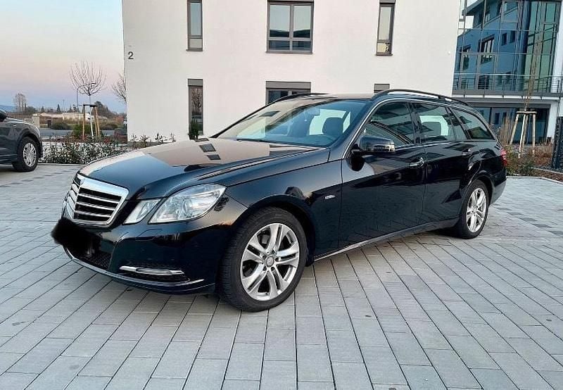 Gebraucht Mercedes E220 170 PS (125 kW) 2010 Schwarz Kombi