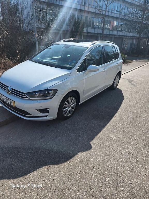 Weiß Gebraucht 2015 VW Golf Sportsvan Highline Van / Kleinbus | 13.333 € (Fairer Preis) - Bild 1/4