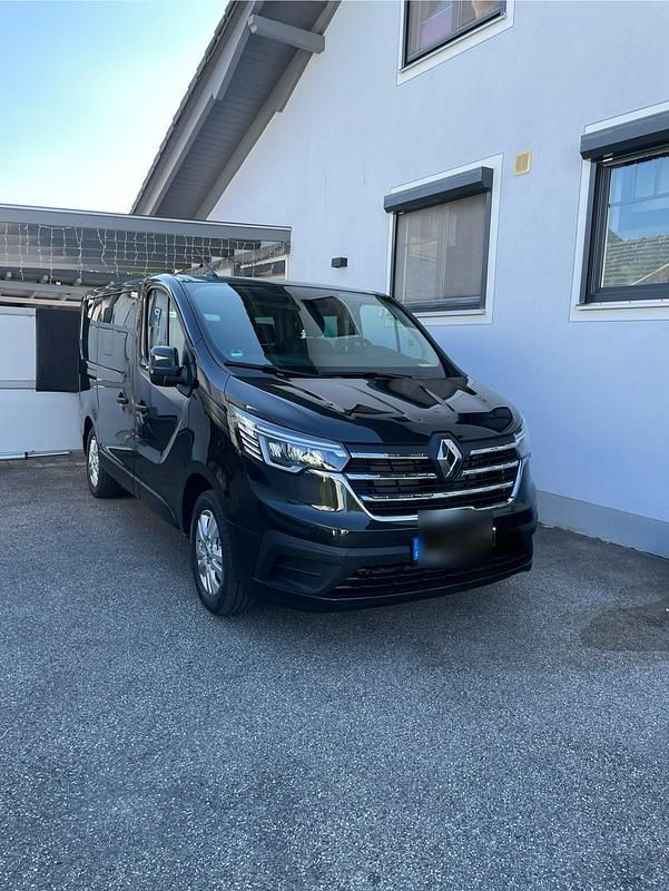 Schwarz Gebraucht 2023 Renault Trafic Van | 32.900 € - Bild 1/4