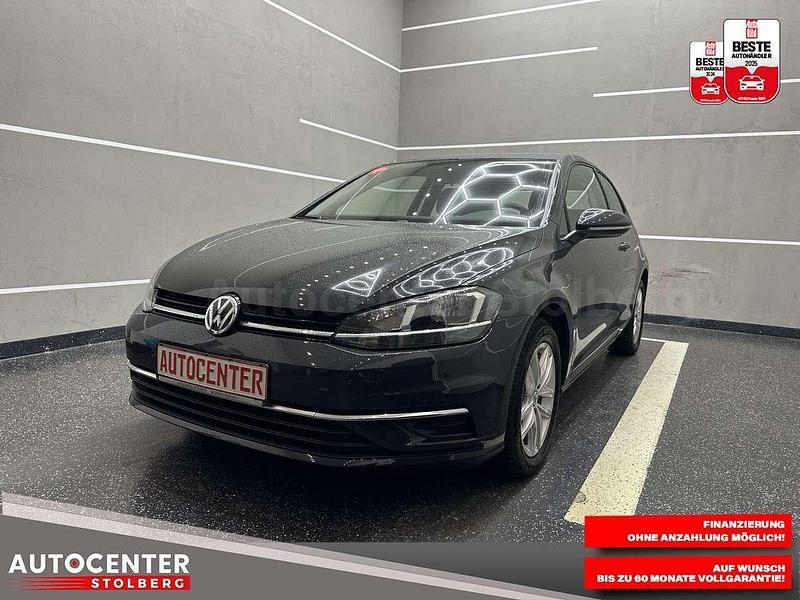 Grau Gebraucht 2018 VW Golf VII Comfortline Kleinwagen | 12.990 € (Superpreis) - Bild 1/3