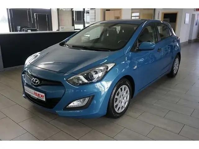 Gebraucht Hyundai i30 Classic 99 PS (72 kW) 2015 Blau Limousine