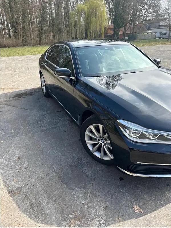 Second-hand BMW 730 265 CP (194 kW) 2017 Negru Berlinǎ