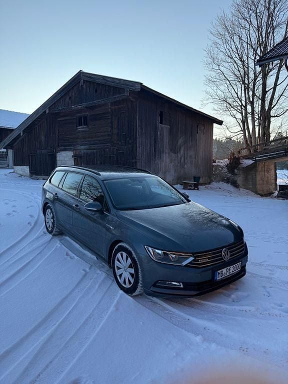 Grau Gebraucht 2015 VW Passat Limousine | 8.900 € (Fairer Preis) - Bild 1/4
