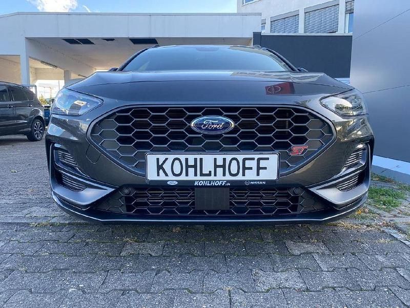Grau Gebraucht 2023 Ford Focus ST Limousine | 29.970 € (Fairer Preis) - Bild 1/4