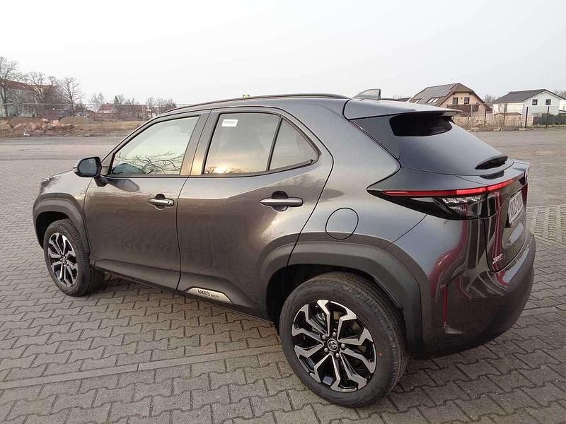 Neu Toyota Yaris Cross 131 PS (96 kW) 2025 Grau SUV