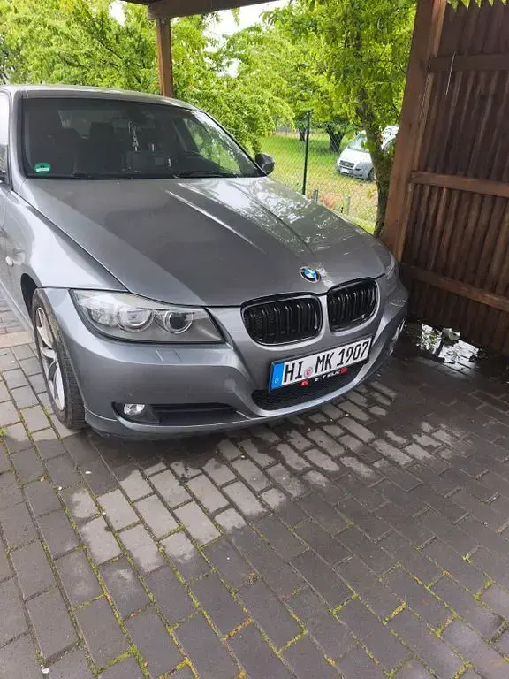 Gebraucht BMW 318 143 PS (105 kW) 2010 Grau Limousine