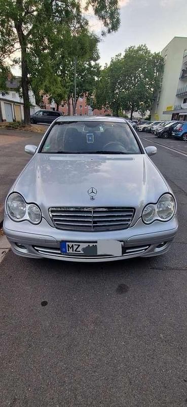 Silber Gebraucht 2005 Mercedes C200 Classic Limousine | 6.200 € (Teuer) - Bild 1/4