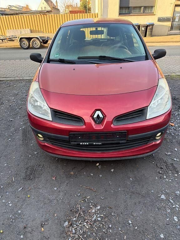 Rot Gebraucht 2006 Renault Clio II Authentique Limousine | 675 € (Superpreis) - Bild 1/4