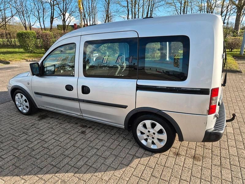 Second-hand Opel Combo 70 CP (51 kW) 2005 Argintiu Monovolum