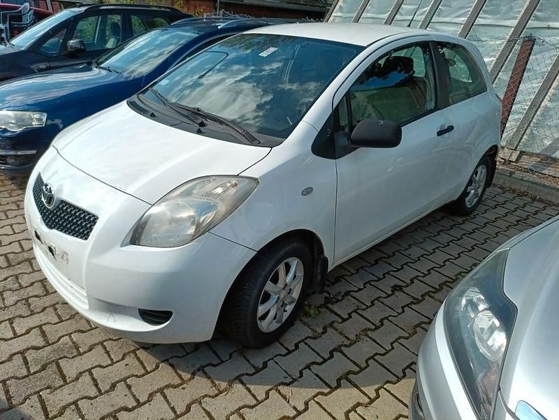 Weiß Gebraucht 2008 Toyota Yaris Basis | 990 € (Guter Preis) - Bild 1/4