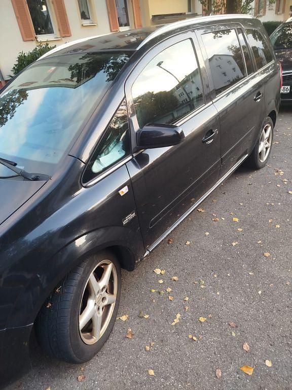 Schwarz Gebraucht 2009 Opel Zafira Sport Van / Kleinbus | 2.600 € (Fairer Preis) - Bild 1/4
