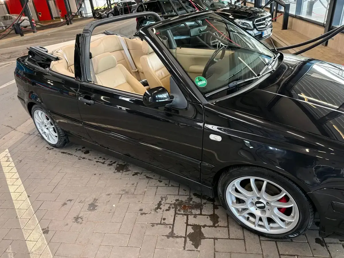 Gebraucht VW Golf 115 PS (84 kW) 2002 Schwarz Cabrio