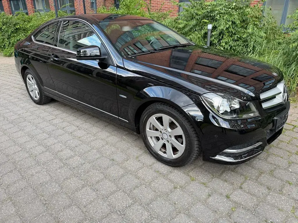 Gebraucht Mercedes C180 156 PS (114 kW) 2011 Schwarz Coupé