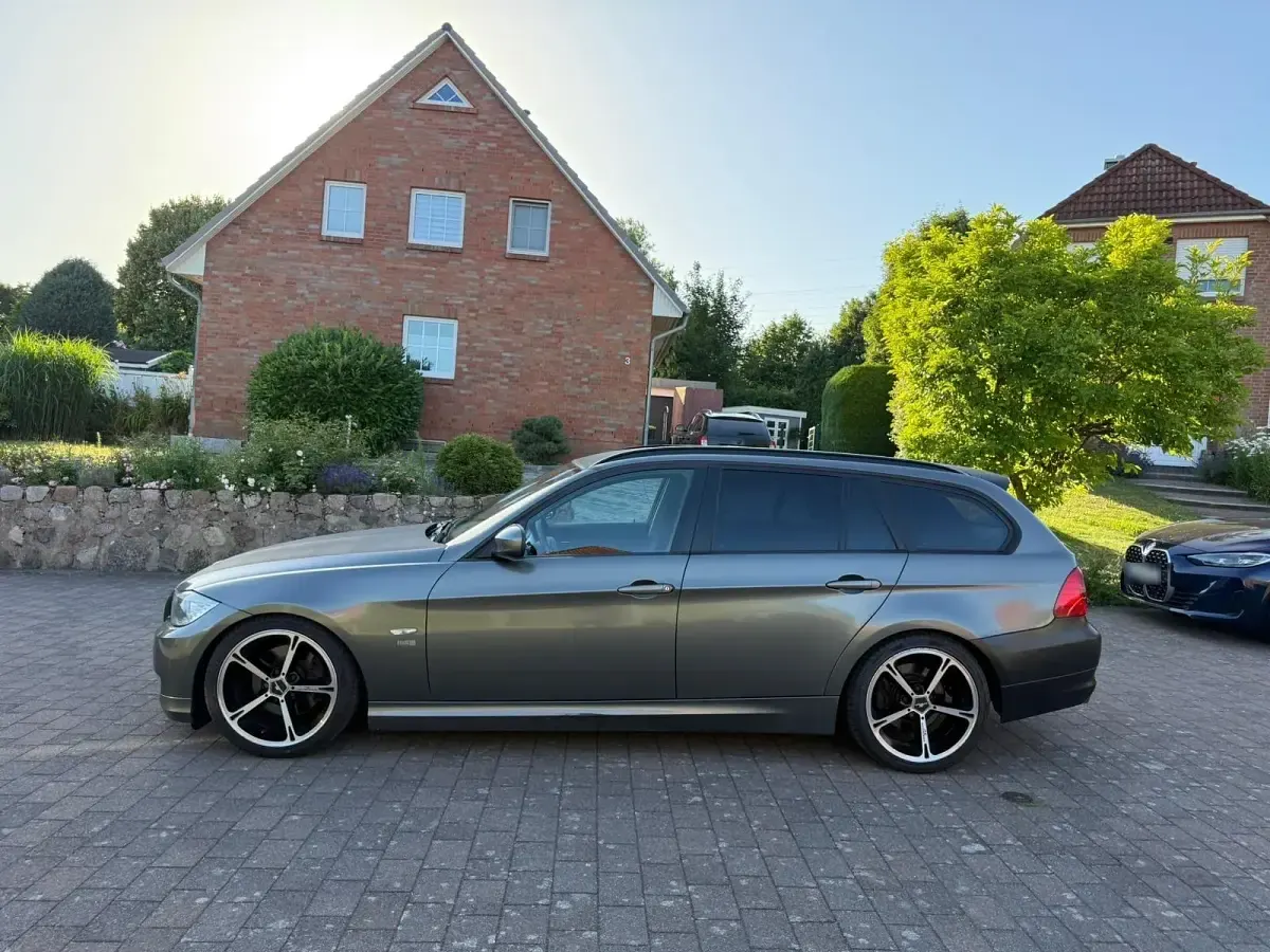 Gebraucht BMW 318 171 PS (125 kW) 2012 Grau Kombi