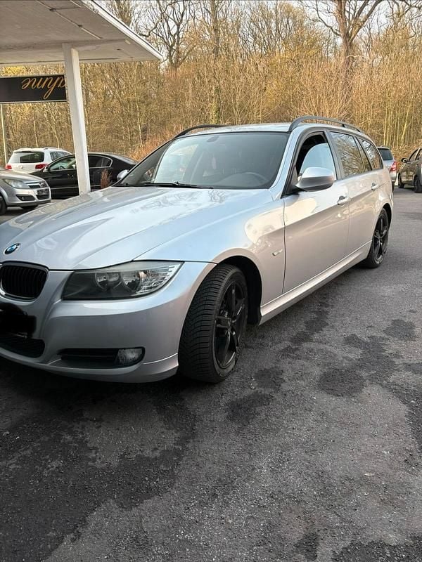 Gebraucht BMW 318 143 PS (105 kW) 2009 Silber Kombi