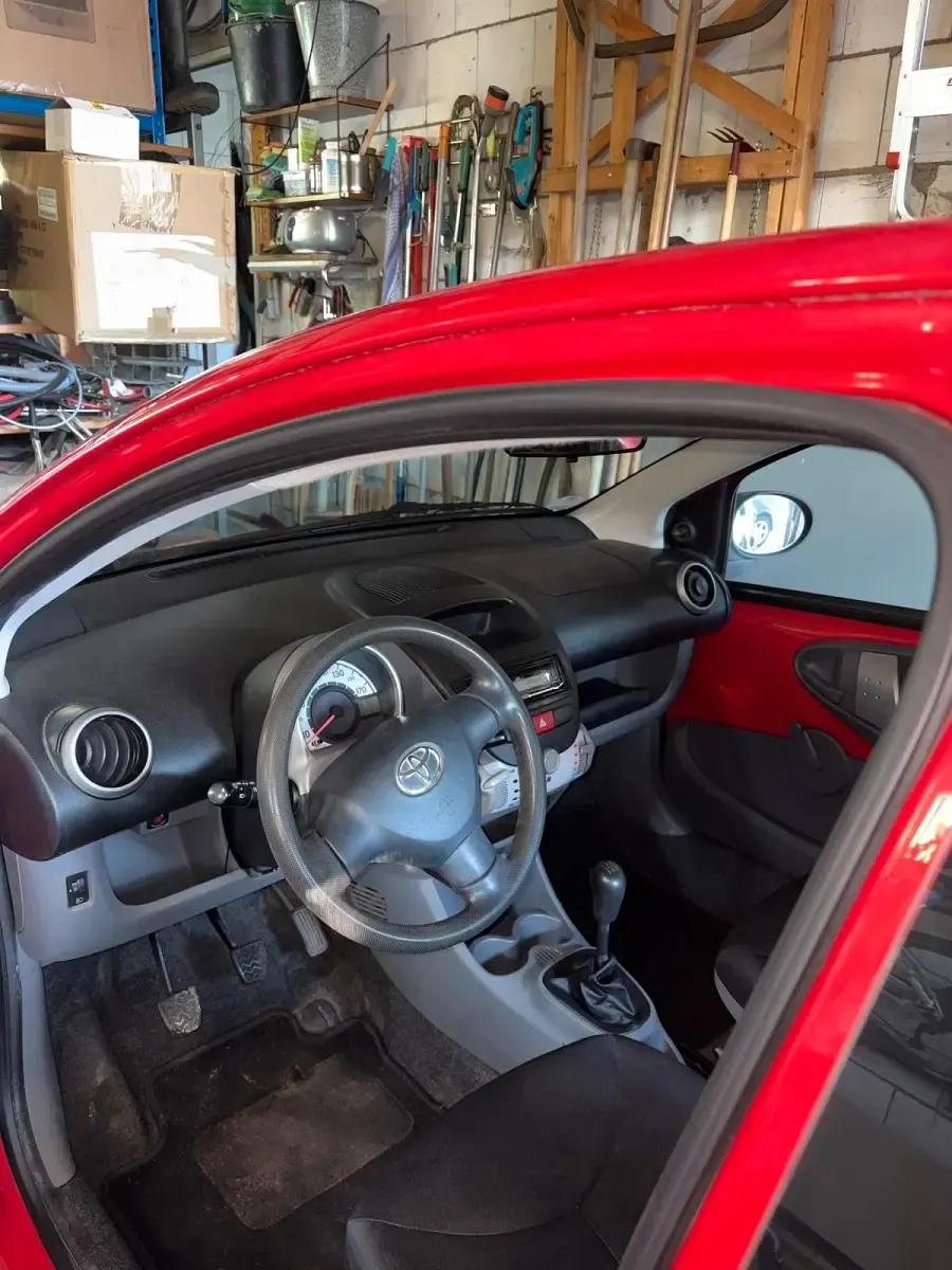 Gebraucht Toyota Aygo 69 PS (50 kW) 2011 Rot Kleinwagen
